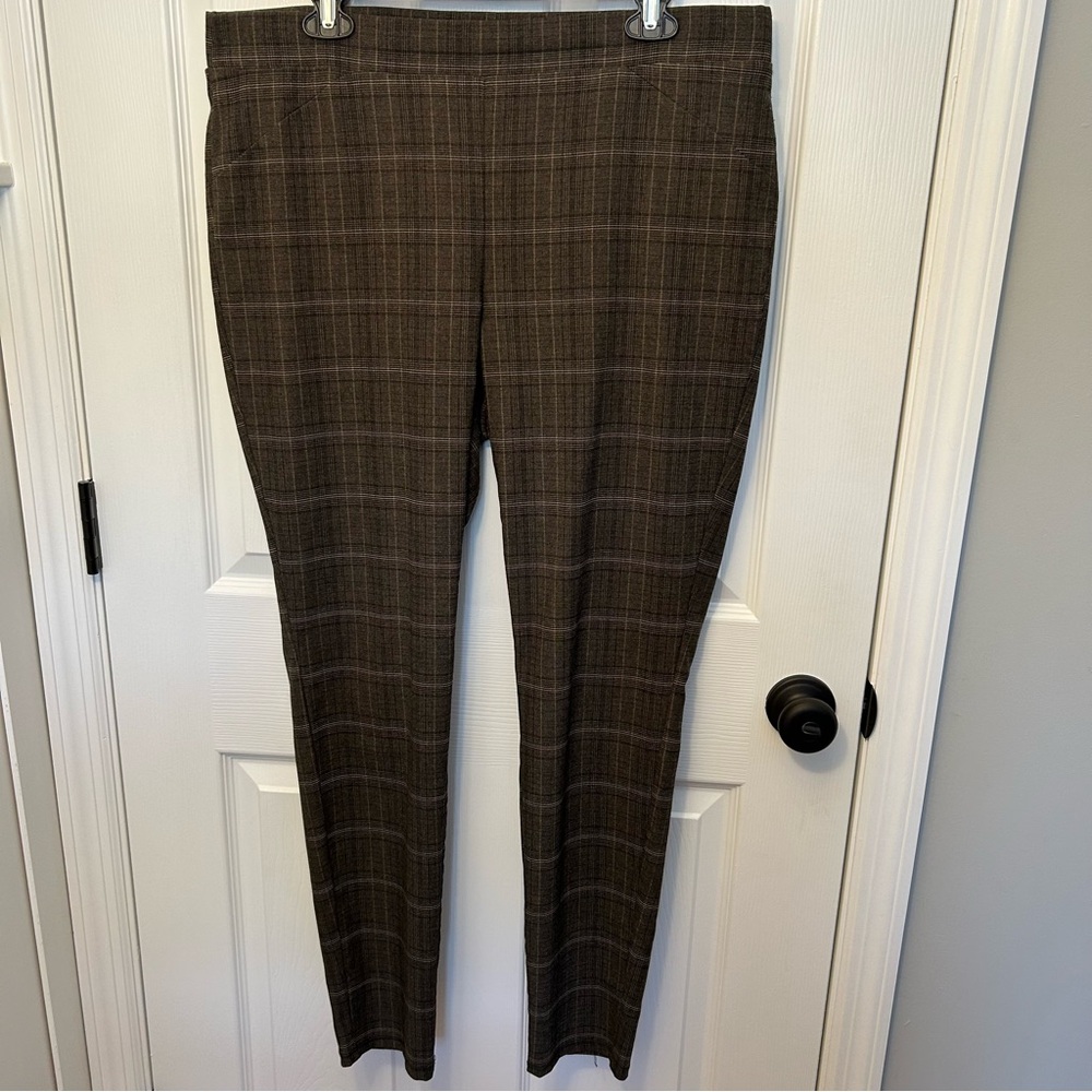 Ladies Vera Wang Skinny Leg Pull On Pants. Size XL